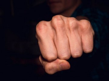 Чоловік в реанімації: на Волині 15-річний підліток побив атовця