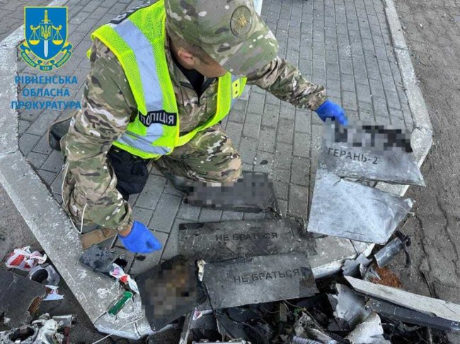 Показали наслідки обстрілу нафтобази на Рівненщині. ФОТО