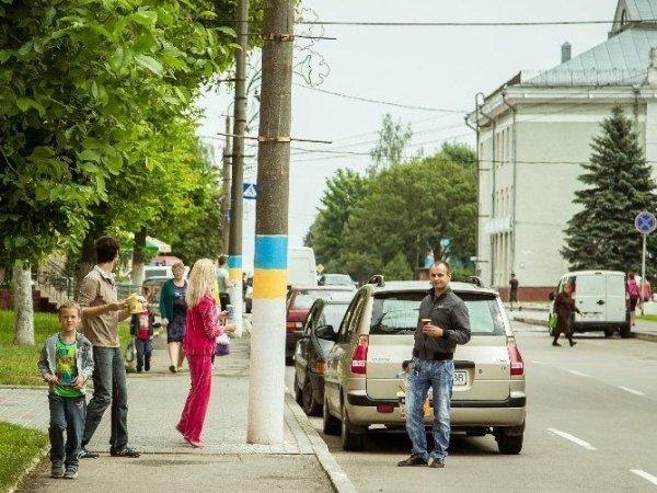 У Нововолинську патріотично «помітили» стовпи. ФОТО. ВІДЕО