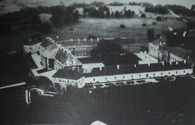 Олицька резиденція на унікальних ретрофото