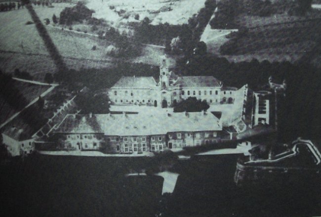 Олицька резиденція на унікальних ретрофото