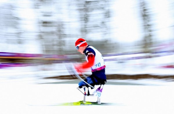 Російський спортсмен Григорій Муригін під час лижної гонки на дистанції 15 км