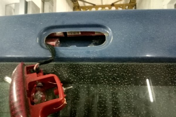 Волинянин позбувся автомобіля через приховані цигарки