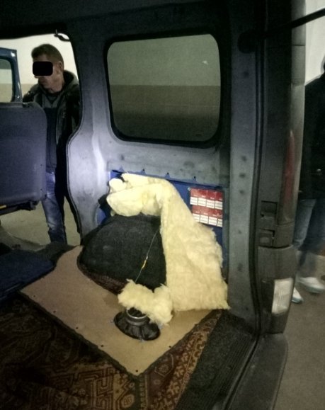 Волинянин позбувся автомобіля через приховані цигарки