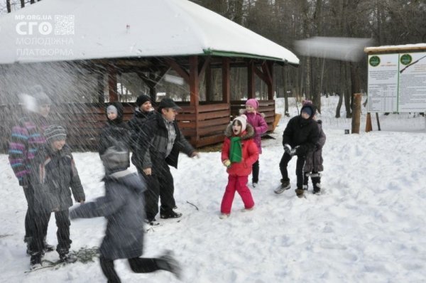 Як на Волині діти підгодовували диких тварин. ФОТО