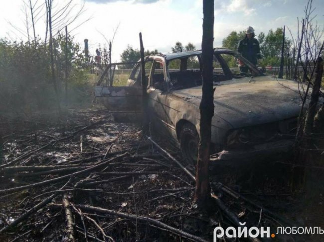 Біля «Ягодина» горіло BMW: водія з опіками доправили в лікарню. ФОТО. ВІДЕО