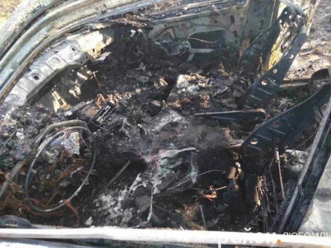 Біля «Ягодина» горіло BMW: водія з опіками доправили в лікарню. ФОТО. ВІДЕО