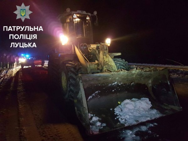Аварія на Волині: водій заснув та в’їхав у навантажувач