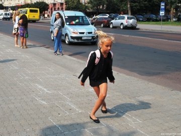 Як у Луцьку малювали найдовші класики України. ФОТО