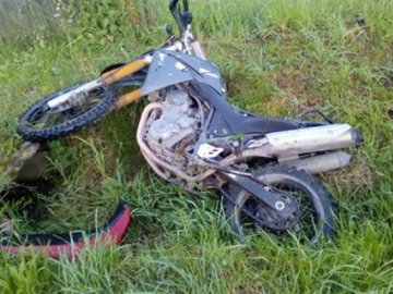 У Камінь-Каширському районі жінка за кермом мотоцикла злетіла у кювет