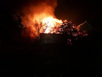 Вночі будівля покинутої лікарні в Іваничах горіла вдруге