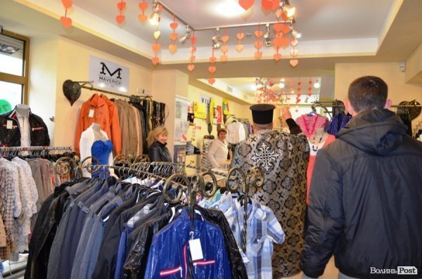 Під час хресної ходи у Луцьку окропили навіть мормонів