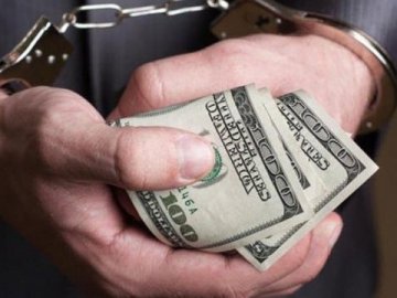 За хабар слідчому волинянин сяде за ґрати на 4 роки