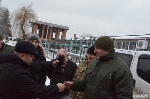 Бійцям «Правого сектору» Волині благодійники подарували позашляховика. ФОТО