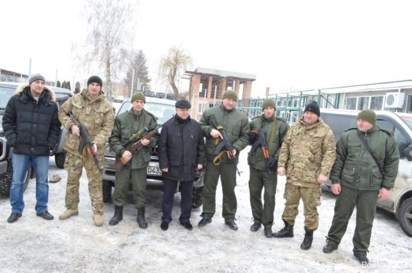 Бійцям «Правого сектору» Волині благодійники подарували позашляховика. ФОТО