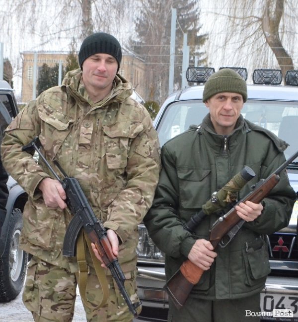 Бійцям «Правого сектору» Волині благодійники подарували позашляховика. ФОТО