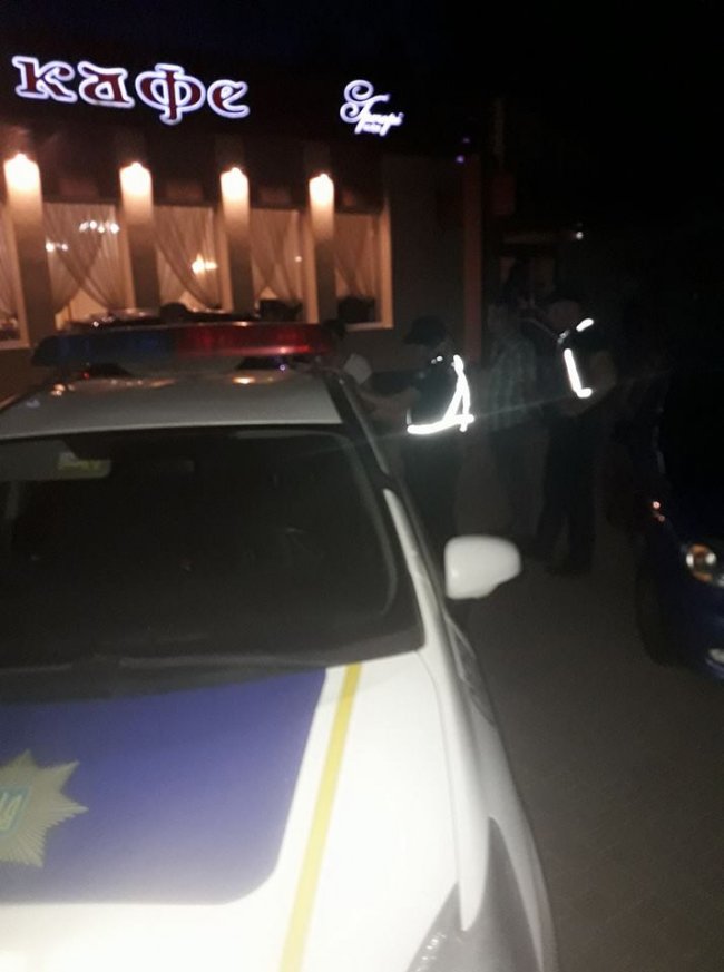 Небайдужі лучани «здали» патрульним нетверезу жінку за кермом