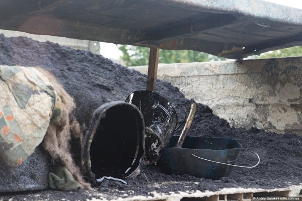 У місті на Волині асфальт кладуть у калюжі. ФОТО. ВІДЕО