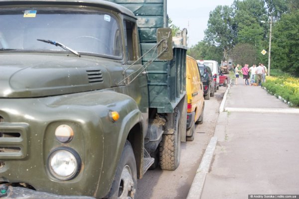 У місті на Волині асфальт кладуть у калюжі. ФОТО. ВІДЕО