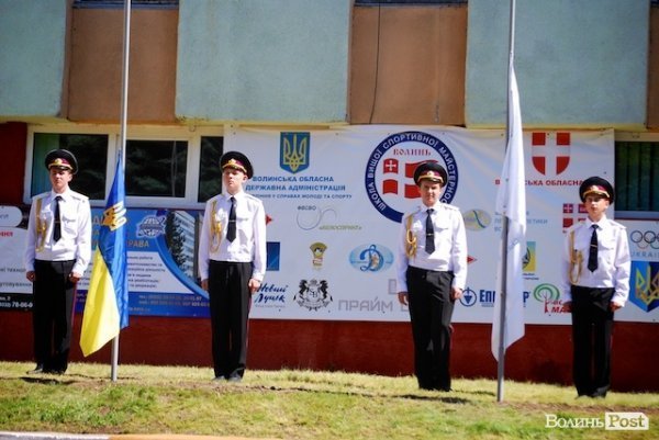 У Луцьку підняли олімпійський прапор на честь спортивних ігор в Баку. ФОТО