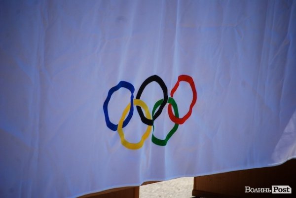 У Луцьку підняли олімпійський прапор на честь спортивних ігор в Баку. ФОТО