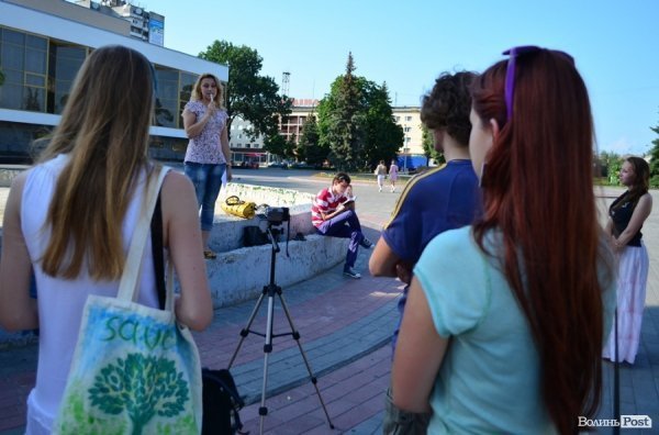 Молодь Луцька захищала мову - поезією в рупор. ФОТО