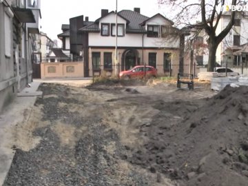 У Луцьку вперше за 30 років ремонтують двори: місцеві мешканці - не задоволені. ВІДЕО 