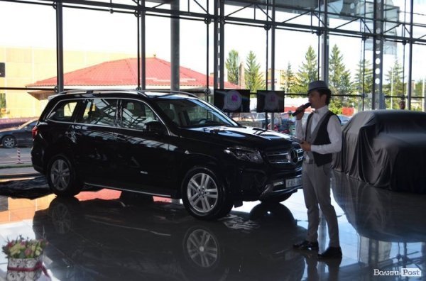 У Луцьку презентували нові автомобілі преміум класу. ФОТО