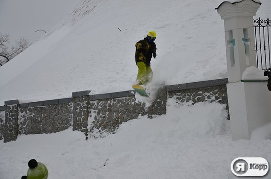 Як сноубордисти каталися по Києву. ФОТО. ВІДЕО