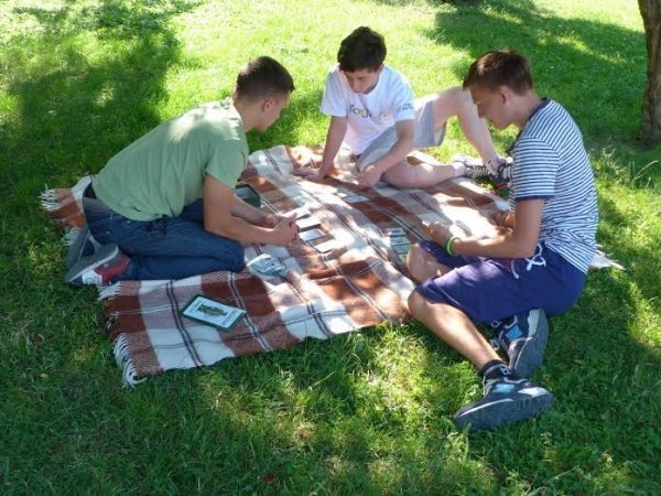 У Луцьку просто неба грали настільні ігри. ФОТО