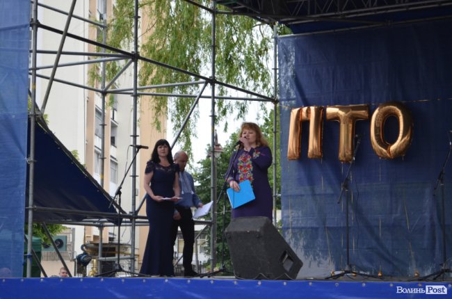 Від мініатюрних тістечок до величезних гойдалок: у центрі Луцька – свято професійної освіти. ФОТО