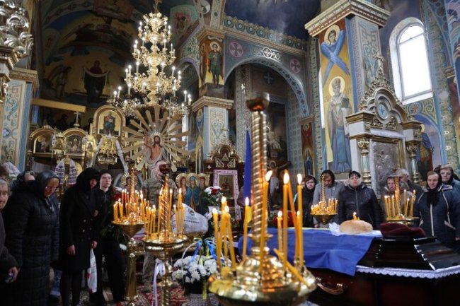 У Луцькій громаді попрощалися із загиблим воїном Андрієм Бондарем