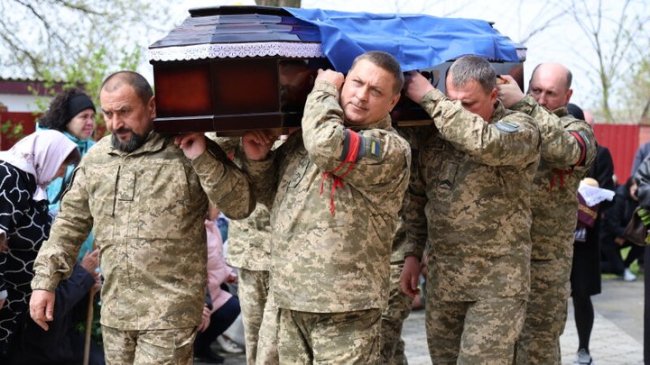 У Луцькій громаді попрощалися із загиблим воїном Андрієм Бондарем