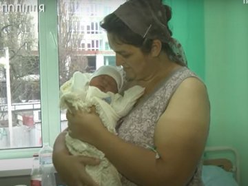 На Хмельниччині жінка народила 18 дитину. ВІДЕО  