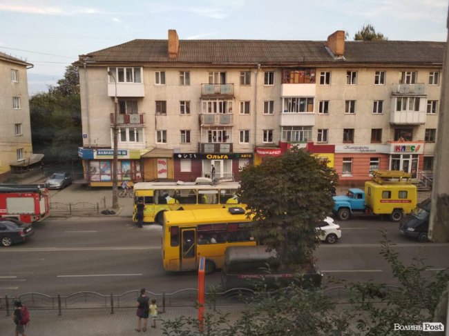 У Луцьку загорівся тролейбус. ФОТО