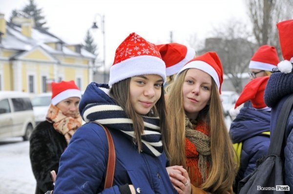 Луцьком пройшов парад помічників Святого Миколая