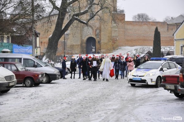 Луцьком пройшов парад помічників Святого Миколая