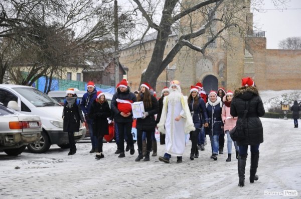 Луцьком пройшов парад помічників Святого Миколая