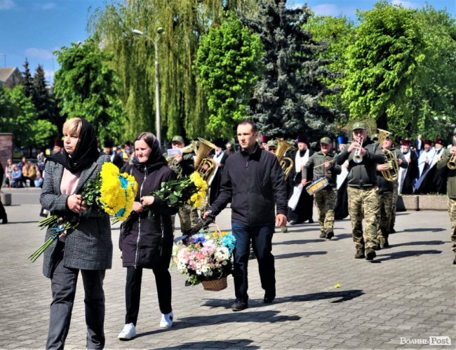 Встиг збудувати дім, але не встиг пожити у ньому: на Волині попрощалися зі снайпером Сергієм Кашубою