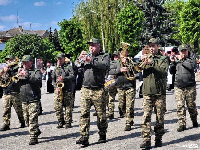 Встиг збудувати дім, але не встиг пожити у ньому: на Волині попрощалися зі снайпером Сергієм Кашубою