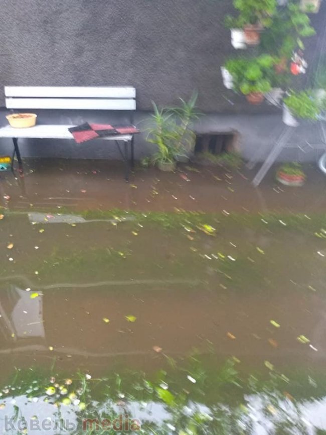 У Ковелі приватні подвір’я підтоплює міська каналізація. ФОТО