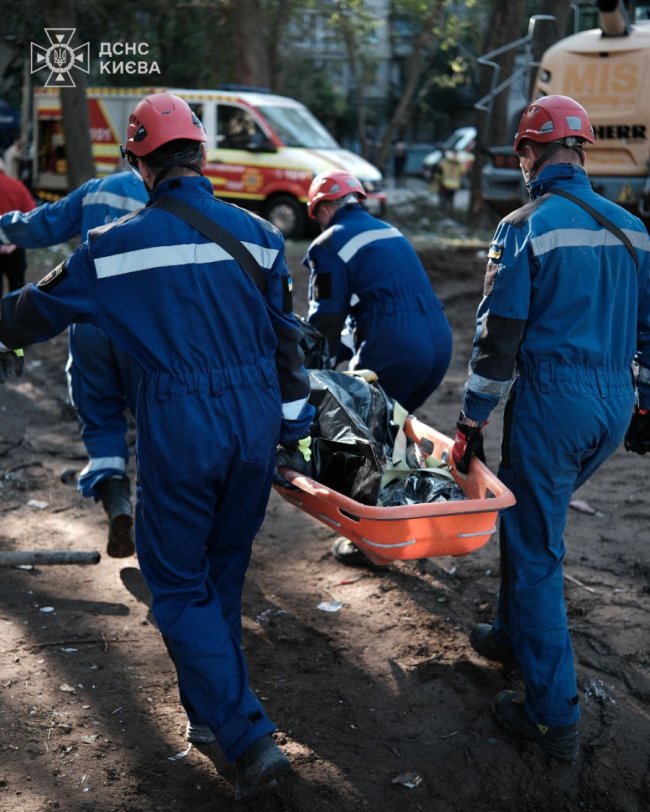 З-під завалів у Києві дістали ще одне тіло. Кількість загиблих зросла до 28