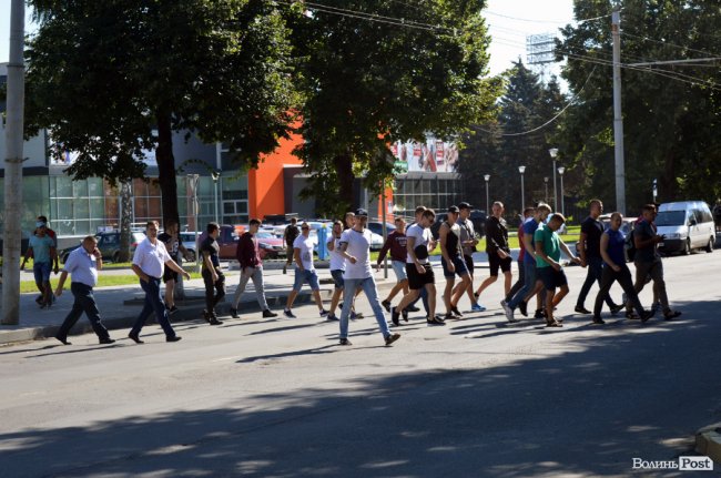 Обличчя пікету: «прихильники Тиводара» ховалися від камер та хамили