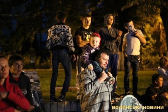 У Луцьку майстри вогню та тіней збирали гроші для військових. ФОТО. ВІДЕО