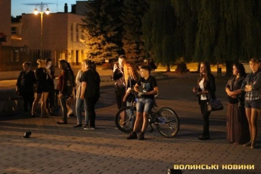 У Луцьку майстри вогню та тіней збирали гроші для військових. ФОТО. ВІДЕО