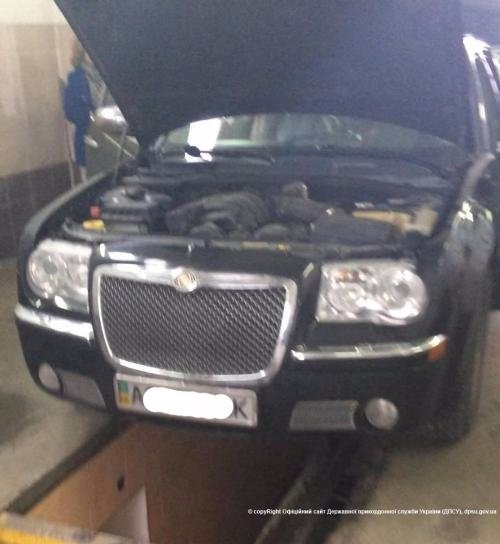 Через контрабандні цигарки жінка залишилась без автомобіля. ФОТО