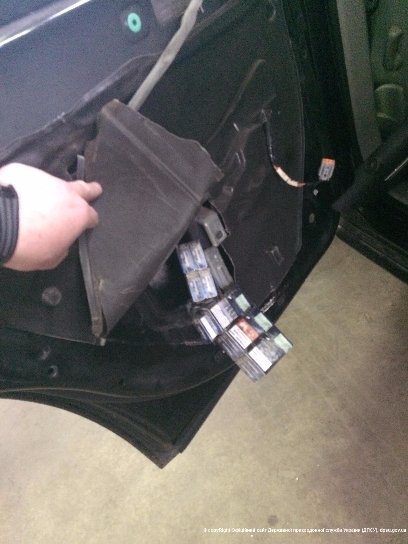 Через контрабандні цигарки жінка залишилась без автомобіля. ФОТО