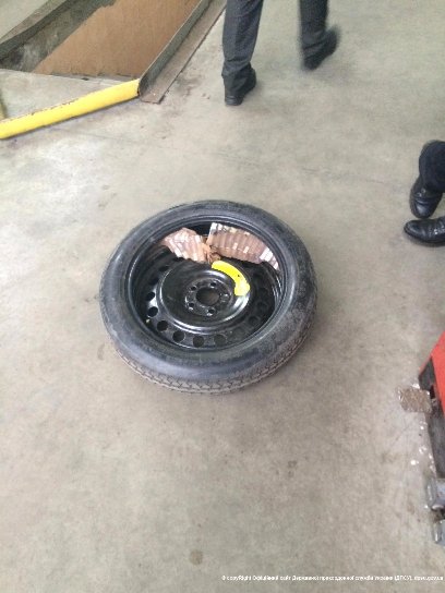 Через контрабандні цигарки жінка залишилась без автомобіля. ФОТО