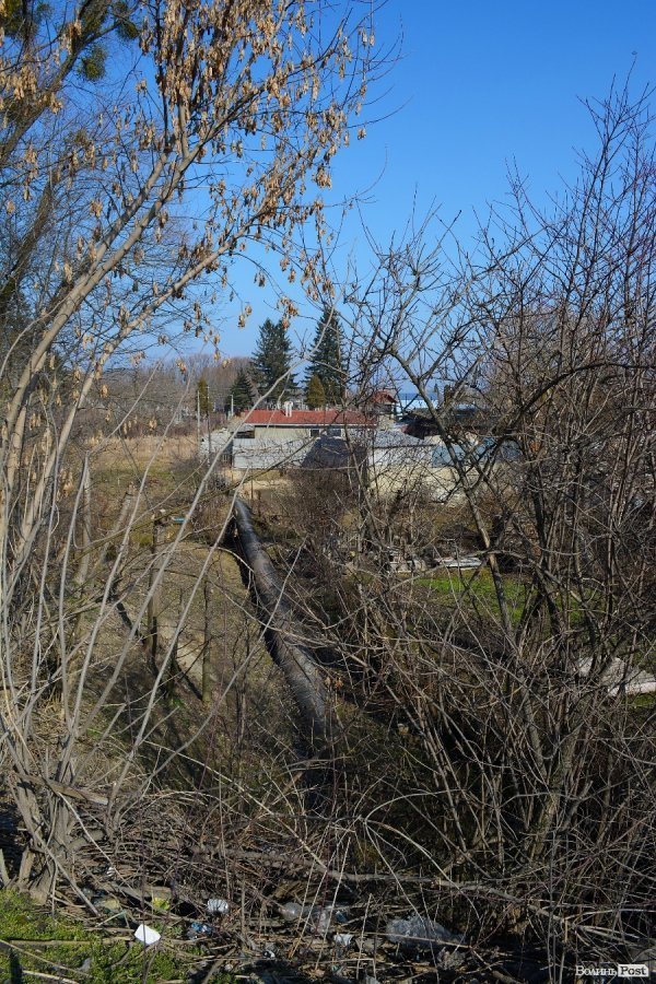 На Набережній у Луцьку - зсув ґрунту. ФОТО