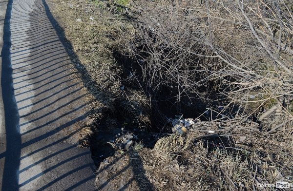 На Набережній у Луцьку - зсув ґрунту. ФОТО